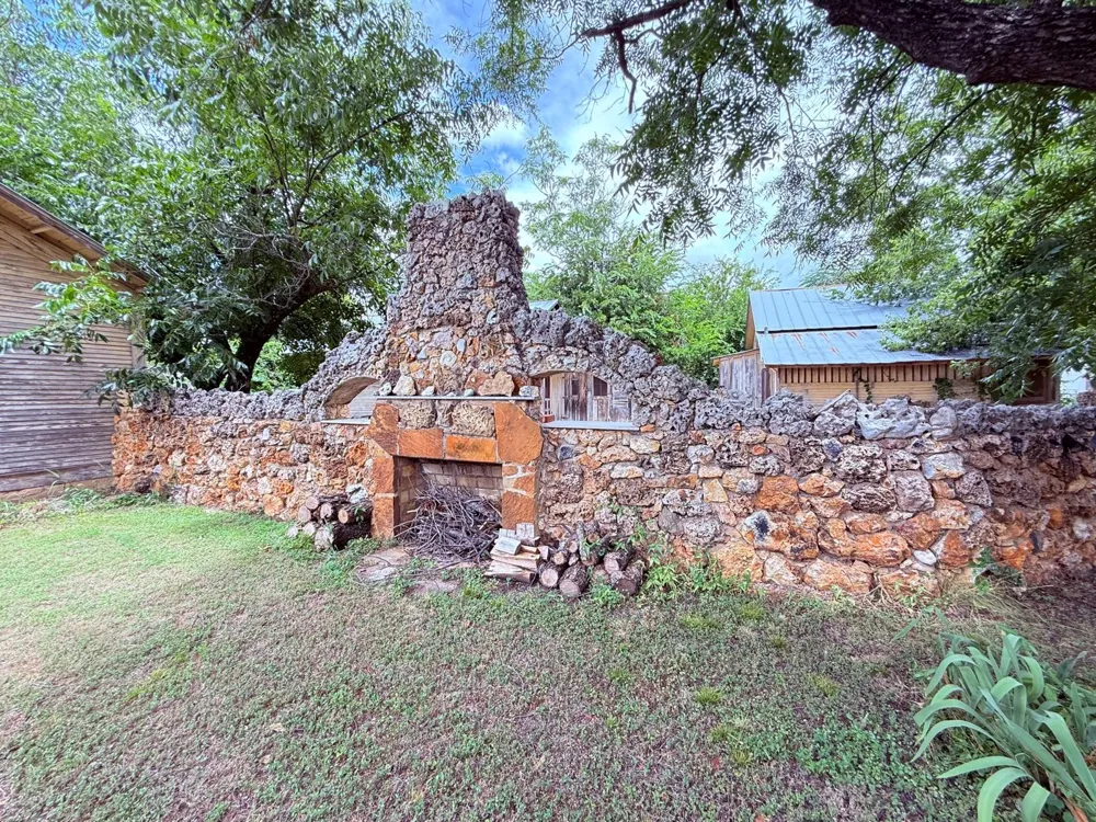 806 S Willow Street Brady, TX 76825