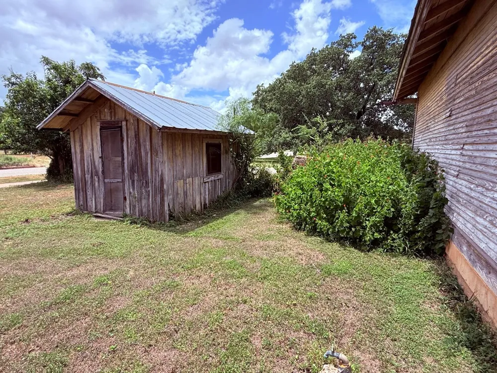 806 S Willow Street Brady, TX 76825
