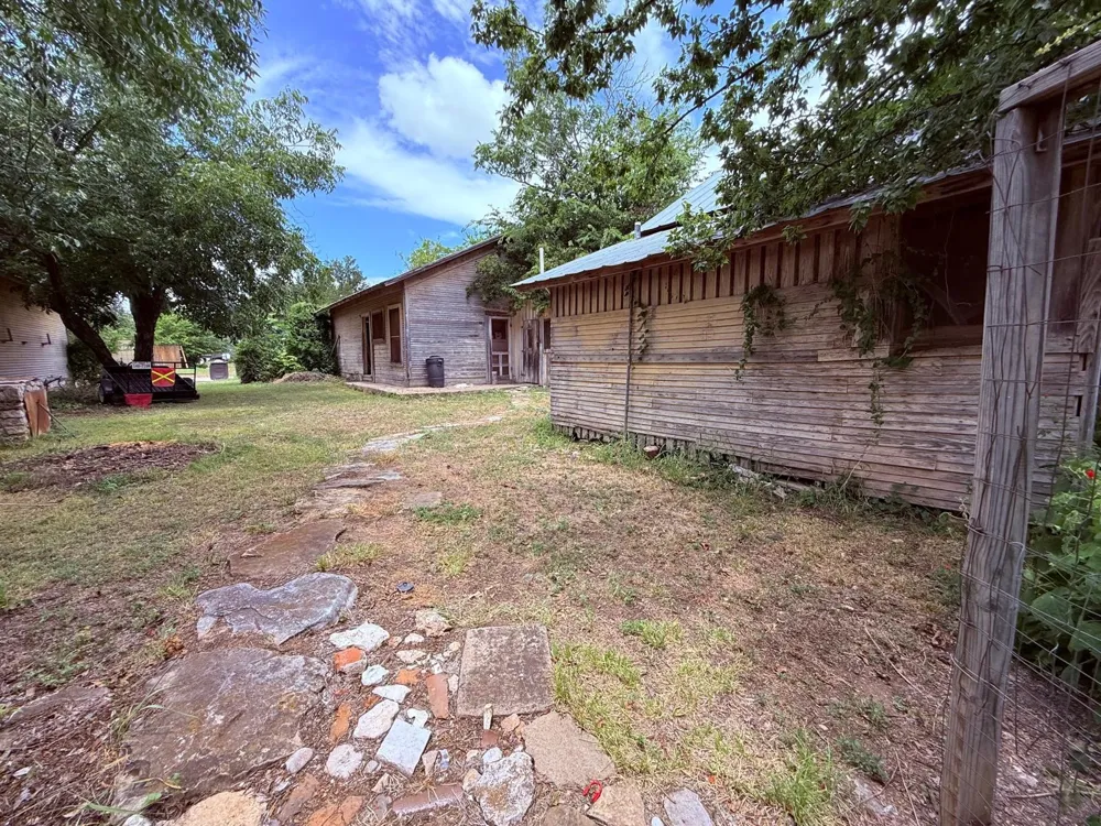 806 S Willow Street Brady, TX 76825