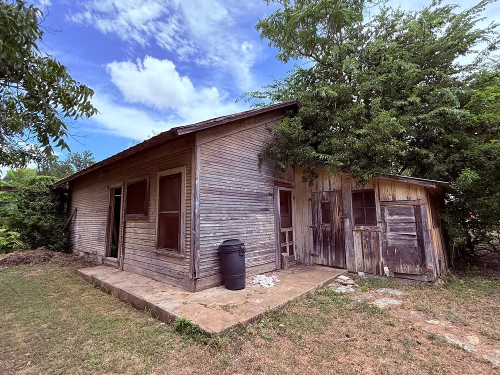 806 S Willow Street Brady, TX 76825