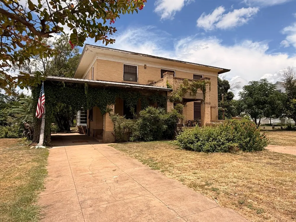 806 S Willow Street Brady, TX 76825