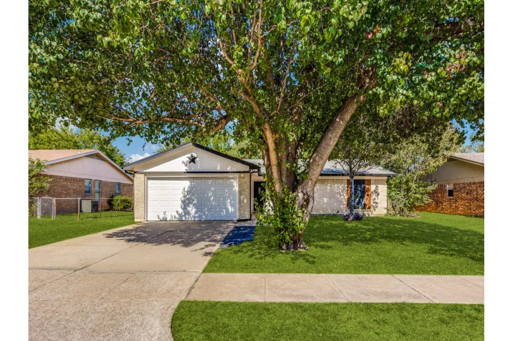 600 Ann Lois Lane Burleson, TX 76028