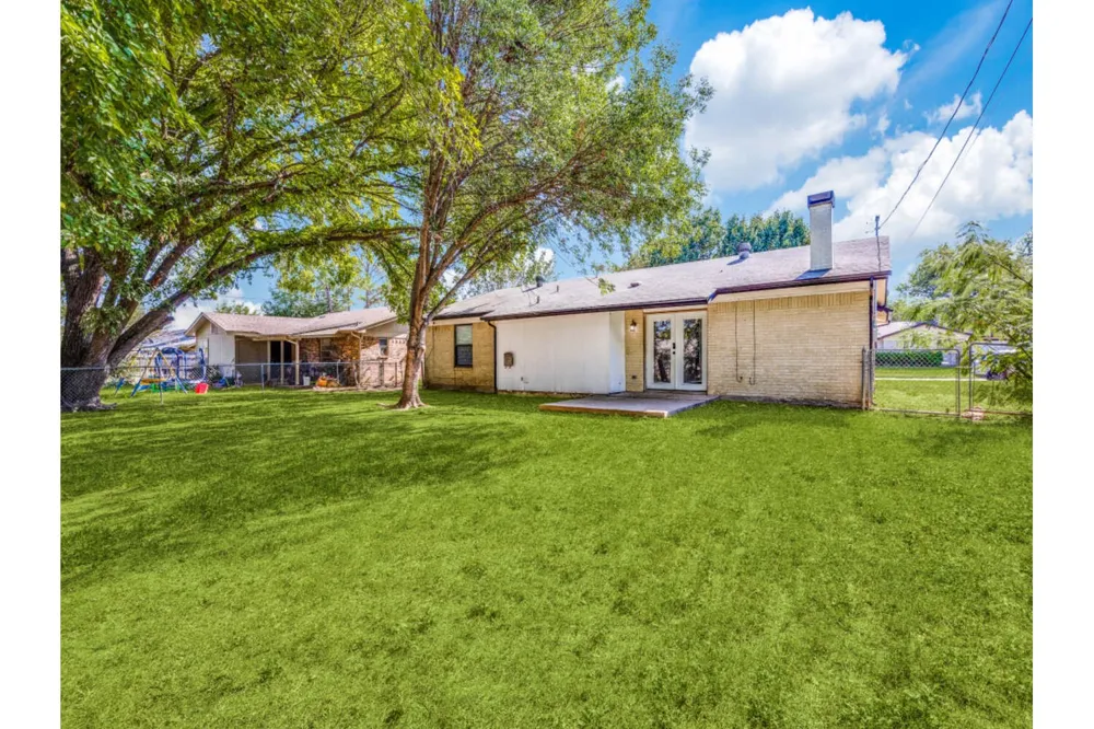600 Ann Lois Lane Burleson, TX 76028