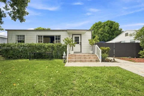 240 Carlisle Dr