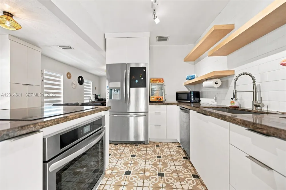 240 Carlisle Dr Miami Springs, FL 33166