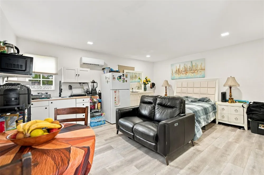 240 Carlisle Dr Miami Springs, FL 33166
