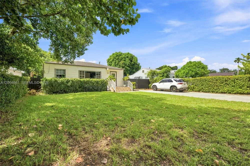 240 Carlisle Dr Miami Springs, FL 33166