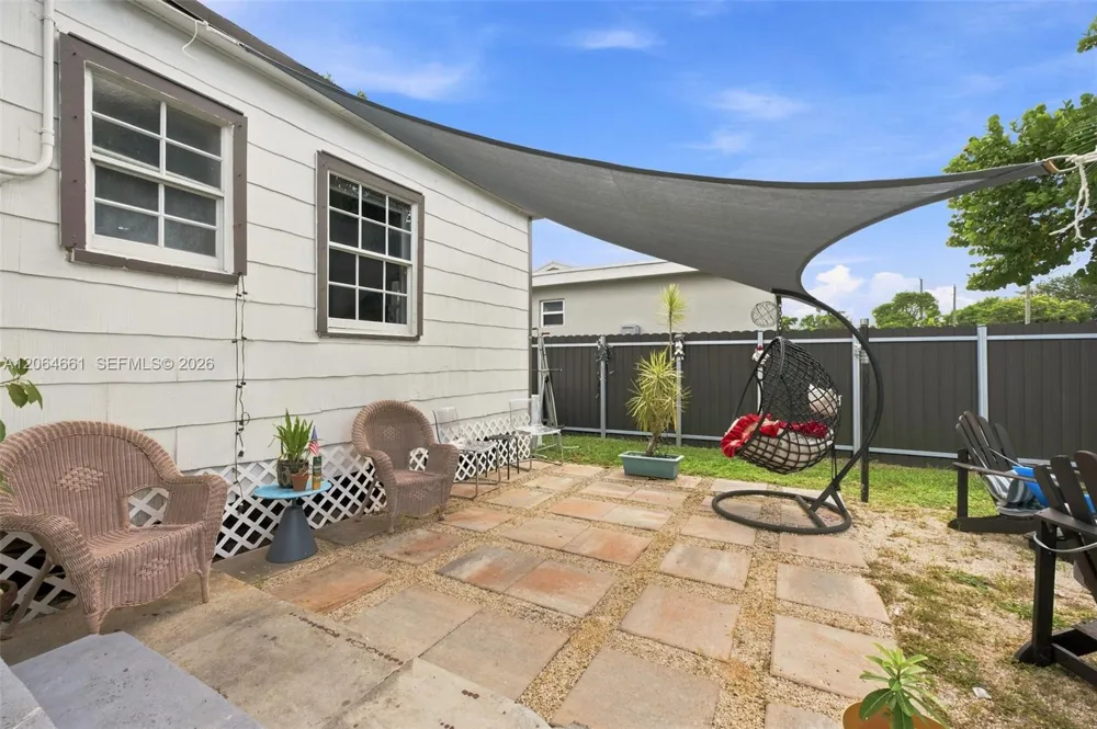240 Carlisle Dr Miami Springs, FL 33166