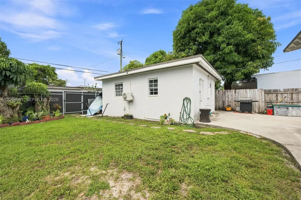 240 Carlisle Dr Miami Springs, FL 33166