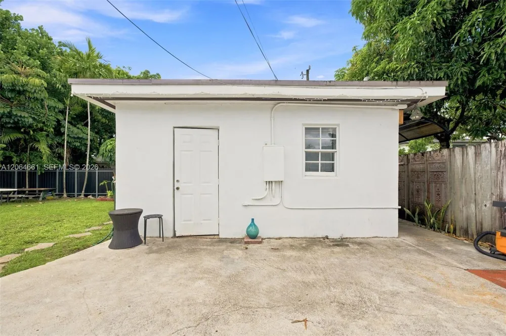 240 Carlisle Dr Miami Springs, FL 33166