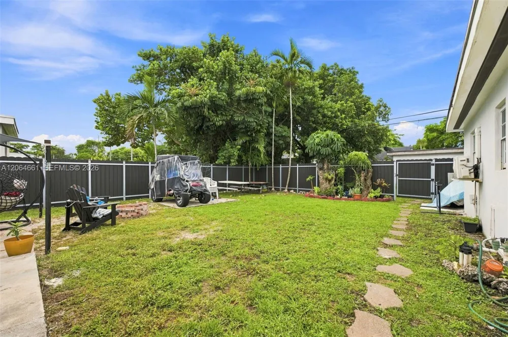 240 Carlisle Dr Miami Springs, FL 33166
