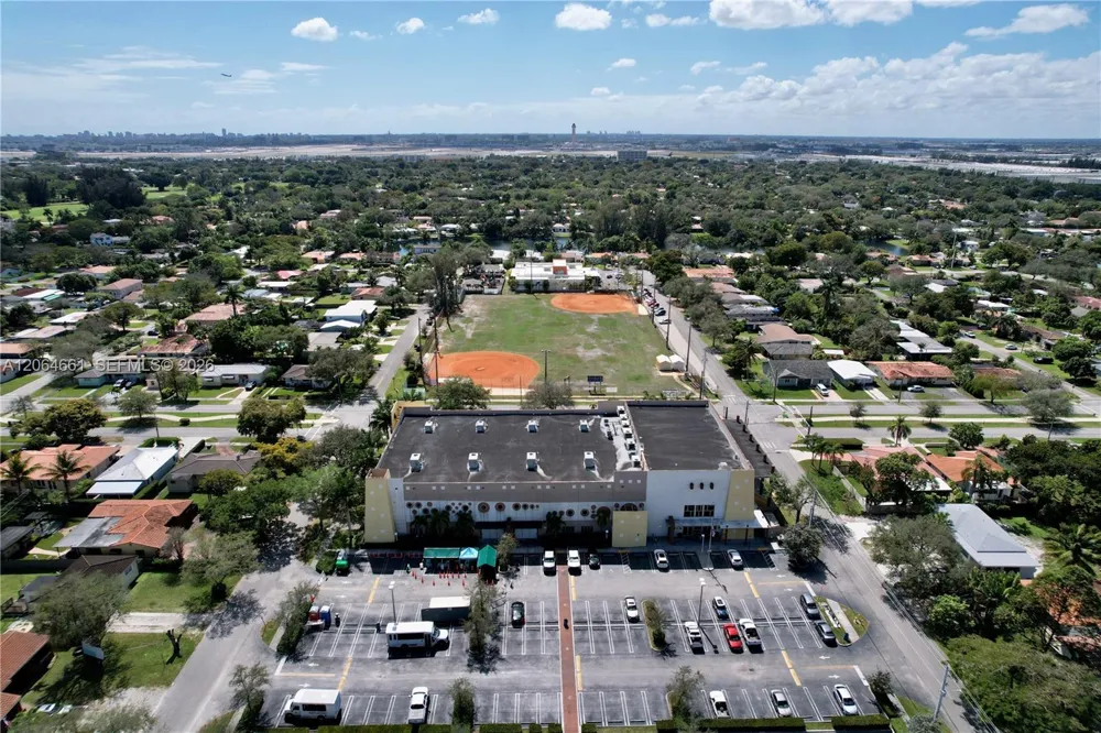 240 Carlisle Dr Miami Springs, FL 33166