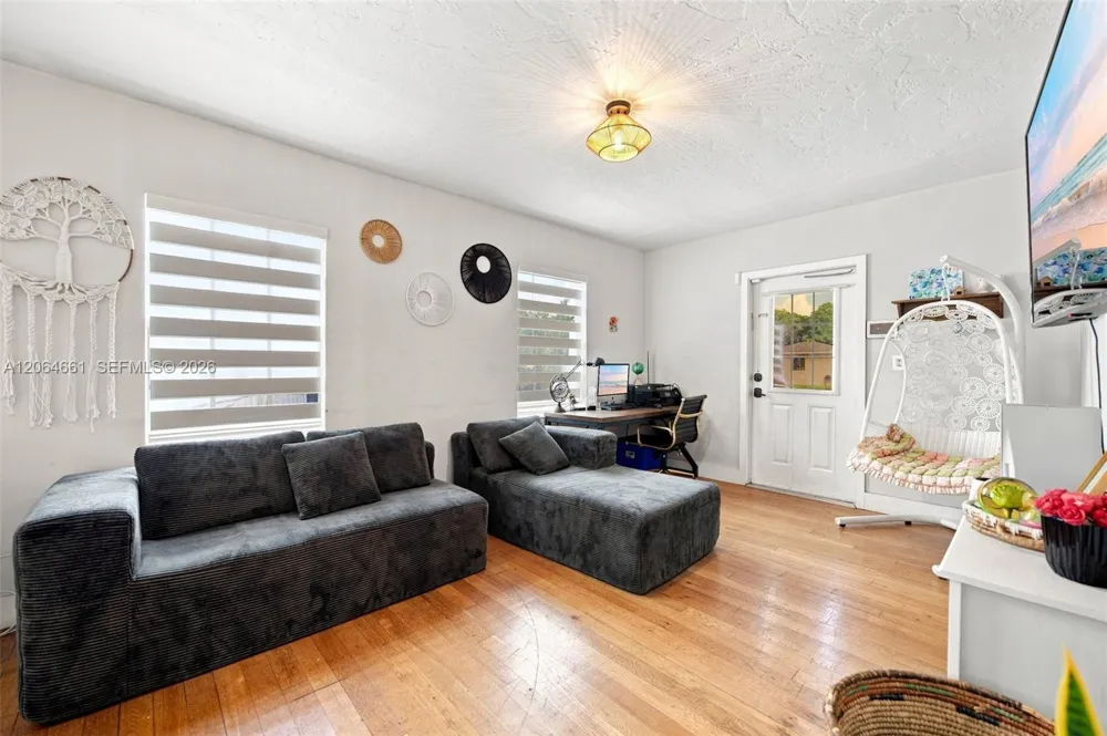 240 Carlisle Dr Miami Springs, FL 33166