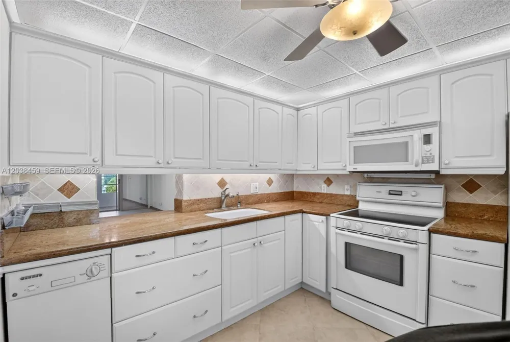 2615 NE 1st Ct #303 Boynton Beach, FL 33435