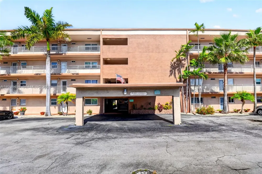 2615 NE 1st Ct #303 Boynton Beach, FL 33435