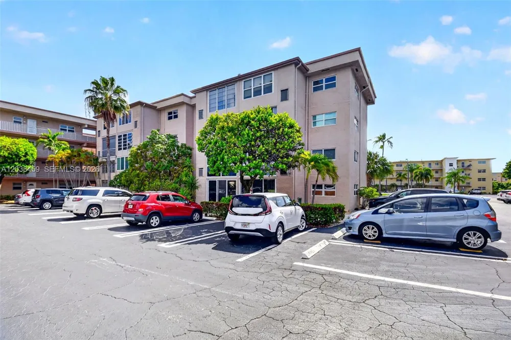 2615 NE 1st Ct #303 Boynton Beach, FL 33435