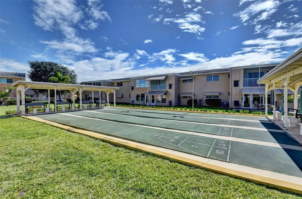 2615 NE 1st Ct #303 Boynton Beach, FL 33435