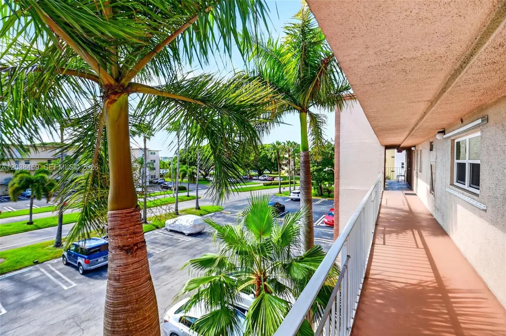 2615 NE 1st Ct #303 Boynton Beach, FL 33435