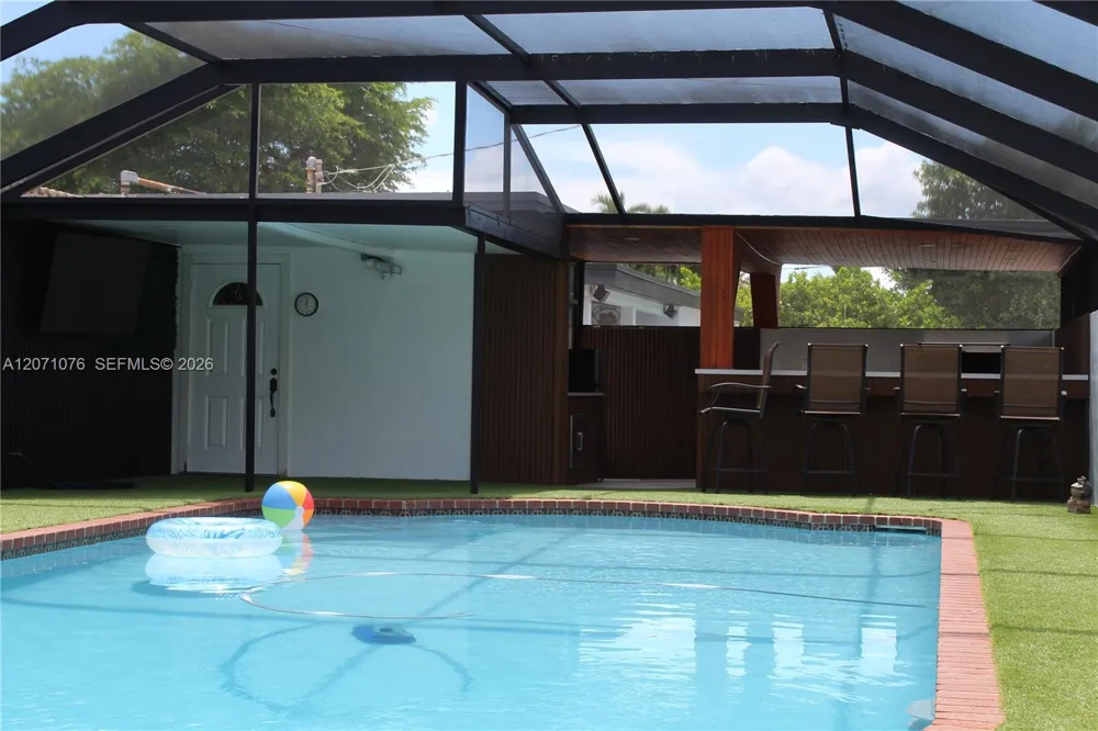 9551 SW 49th St Miami, FL 33165
