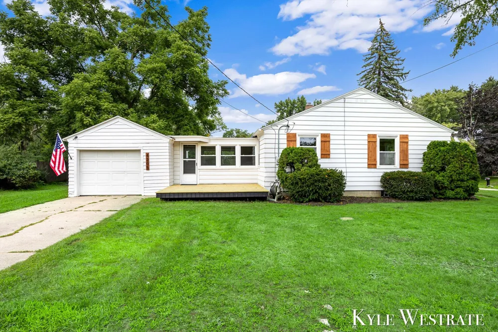4205 Hillsdale Avenue NE Plainfield Charter Township, MI 49525