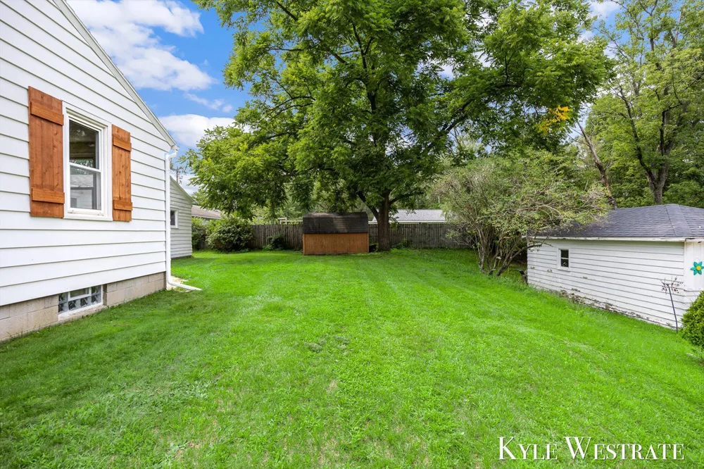 4205 Hillsdale Avenue NE Plainfield Charter Township, MI 49525
