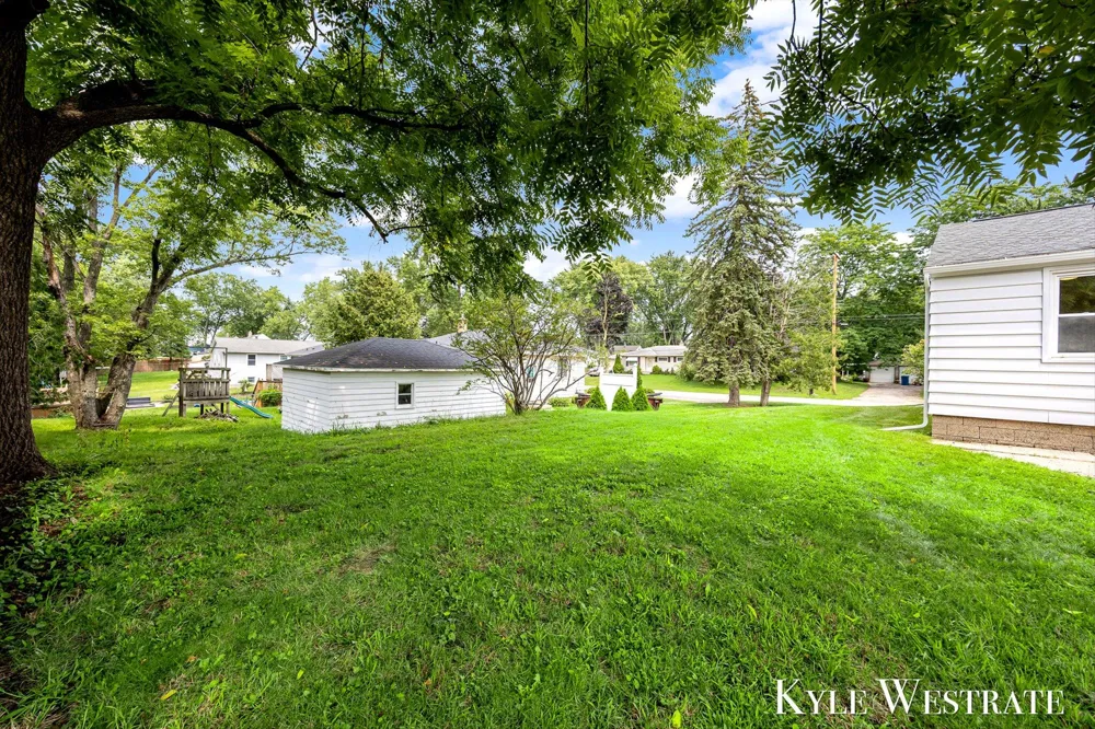 4205 Hillsdale Avenue NE Plainfield Charter Township, MI 49525