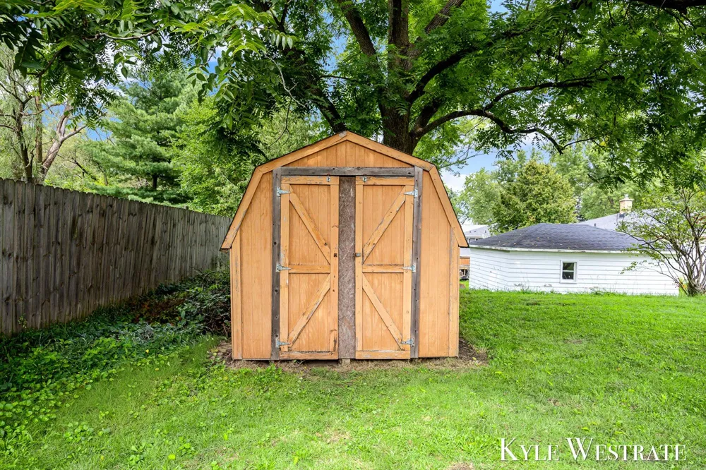 4205 Hillsdale Avenue NE Plainfield Charter Township, MI 49525