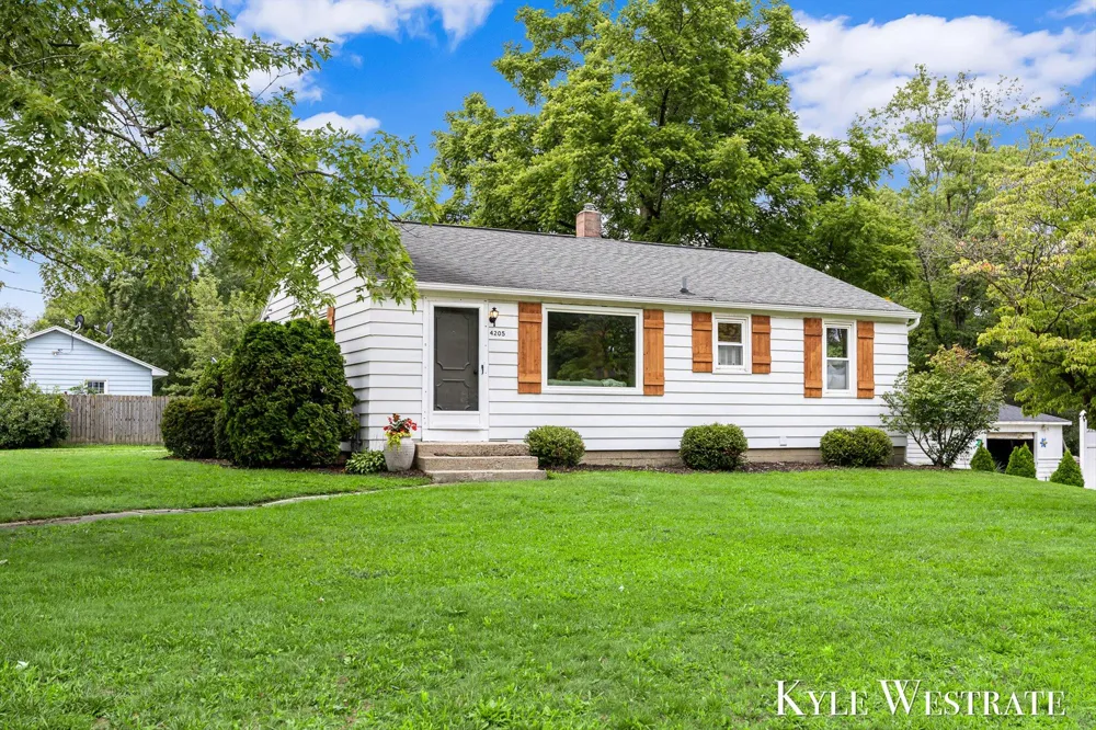 4205 Hillsdale Avenue NE Plainfield Charter Township, MI 49525