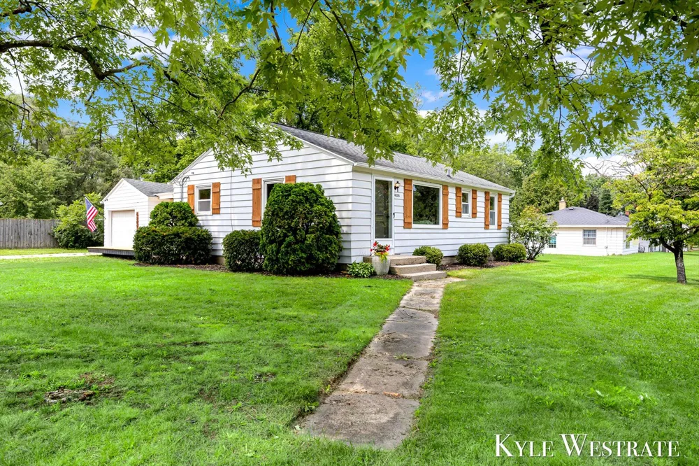 4205 Hillsdale Avenue NE Plainfield Charter Township, MI 49525