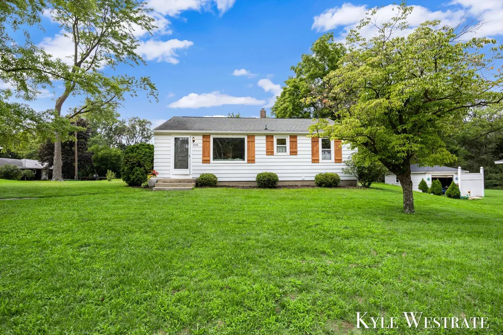4205 Hillsdale Avenue NE Plainfield Charter Township, MI 49525