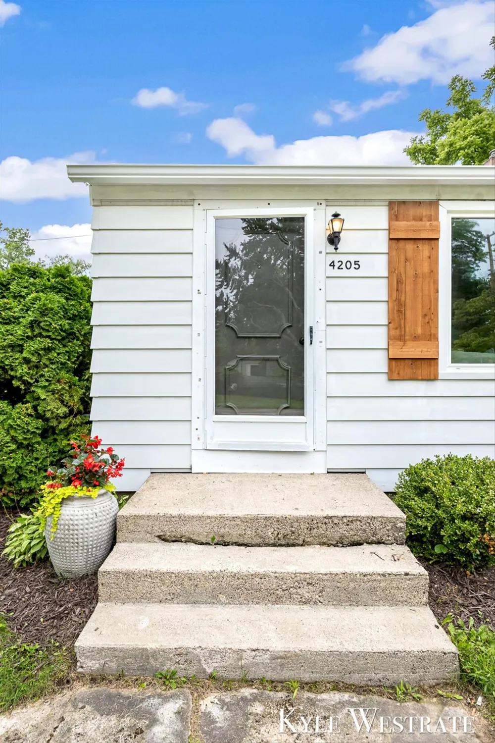 4205 Hillsdale Avenue NE Plainfield Charter Township, MI 49525