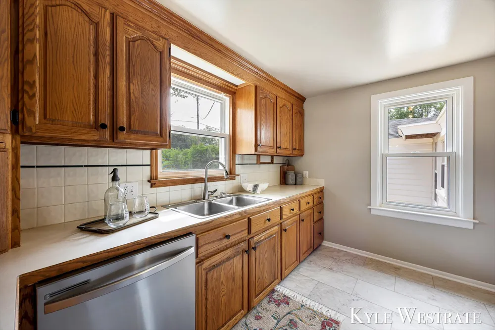 4205 Hillsdale Avenue NE Plainfield Charter Township, MI 49525
