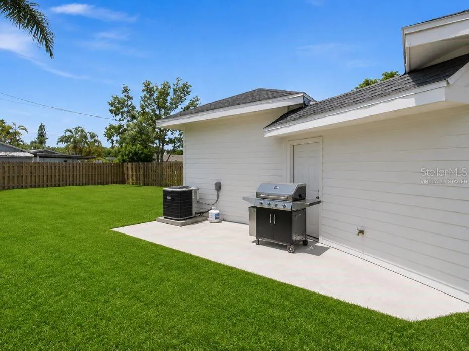 1902 SAINT GEORGE DRIVE Bradenton, FL 34208