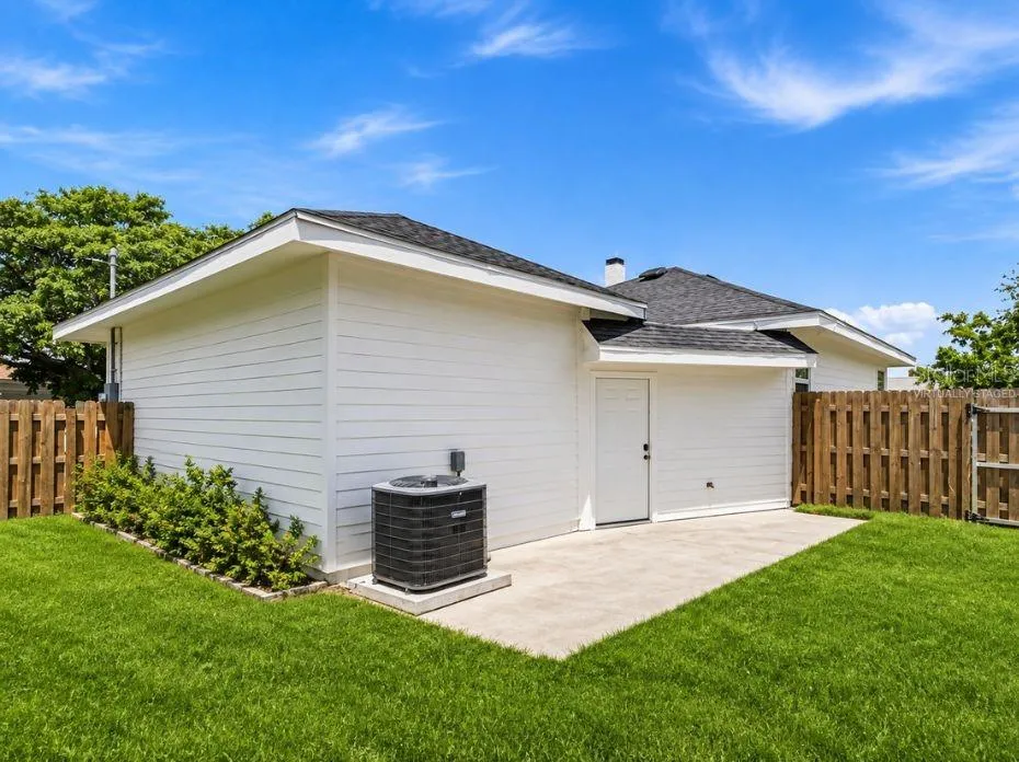 1902 SAINT GEORGE DRIVE Bradenton, FL 34208
