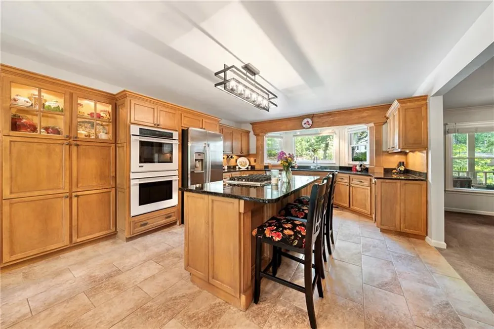 31 Fawn Lake Trail NE White, GA 30184