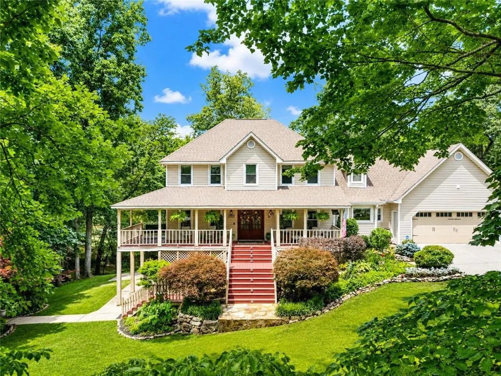 31 Fawn Lake Trail NE White, GA 30184