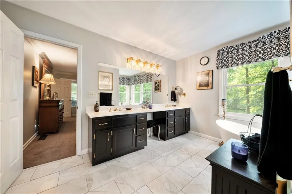 31 Fawn Lake Trail NE White, GA 30184