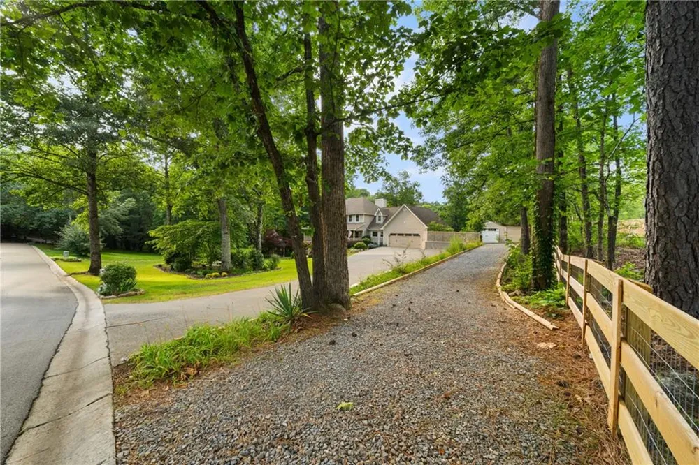 31 Fawn Lake Trail NE White, GA 30184