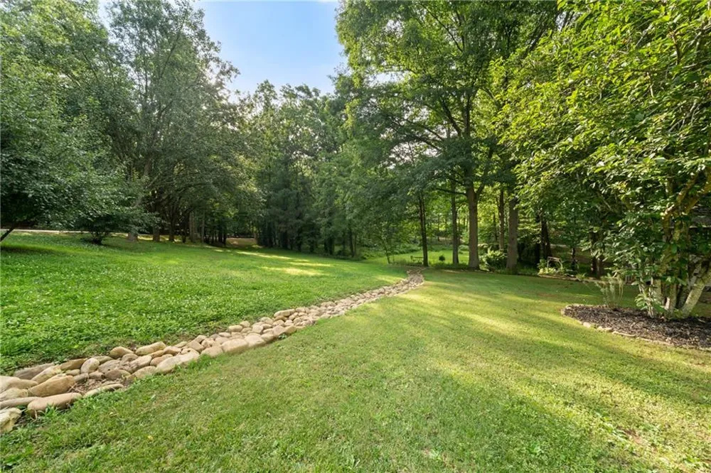 31 Fawn Lake Trail NE White, GA 30184