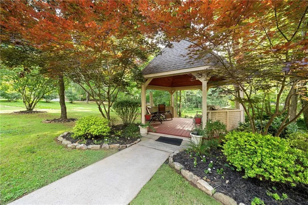 31 Fawn Lake Trail NE White, GA 30184