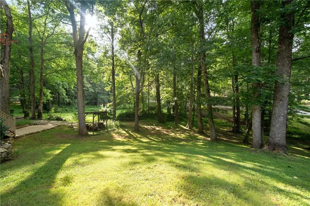 31 Fawn Lake Trail NE White, GA 30184