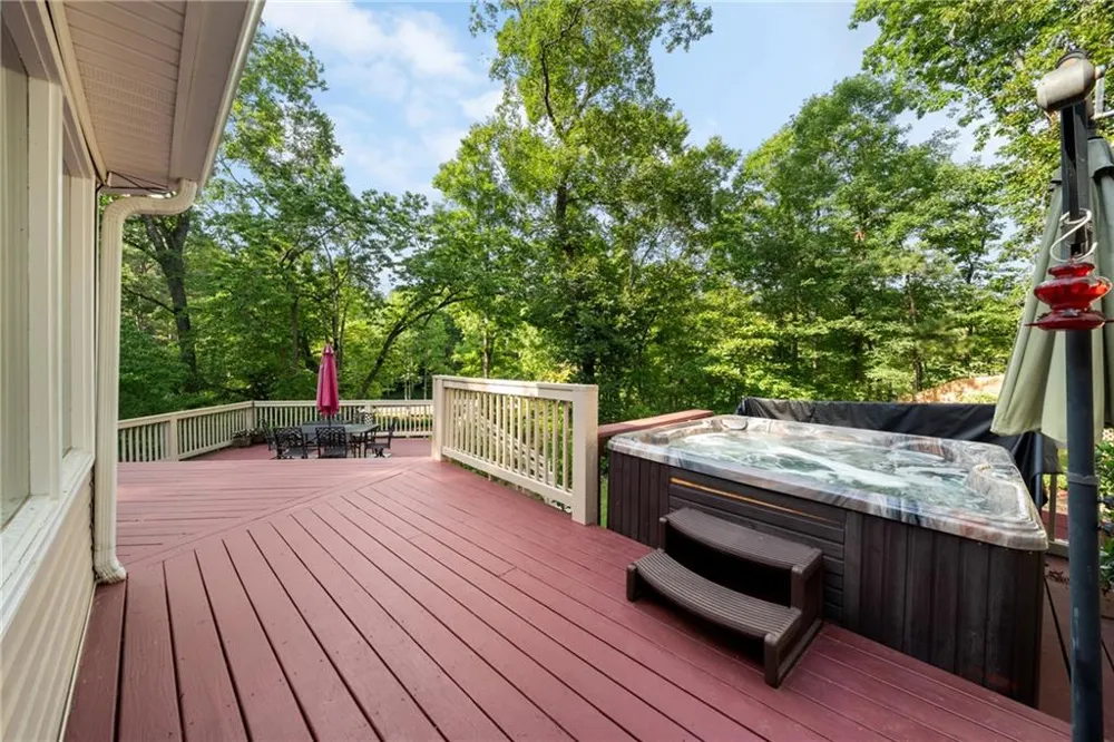31 Fawn Lake Trail NE White, GA 30184
