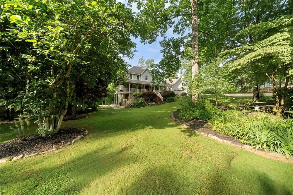 31 Fawn Lake Trail NE White, GA 30184
