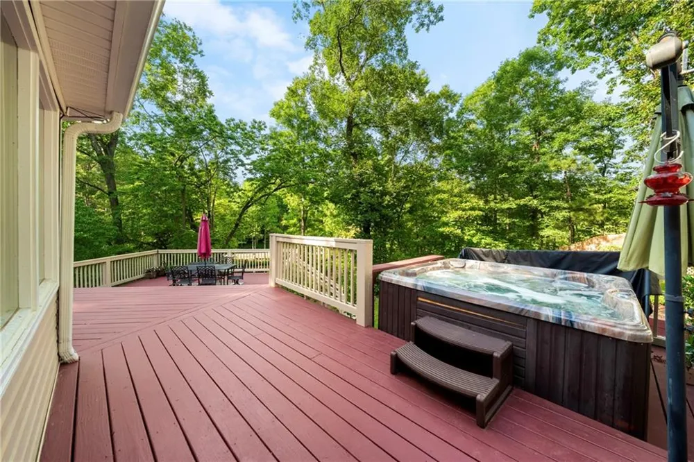 31 Fawn Lake Trail NE White, GA 30184