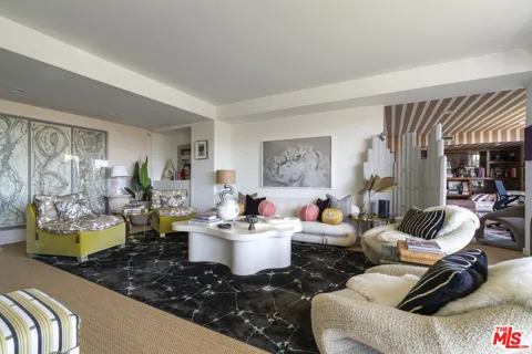 818 Doheny Drive