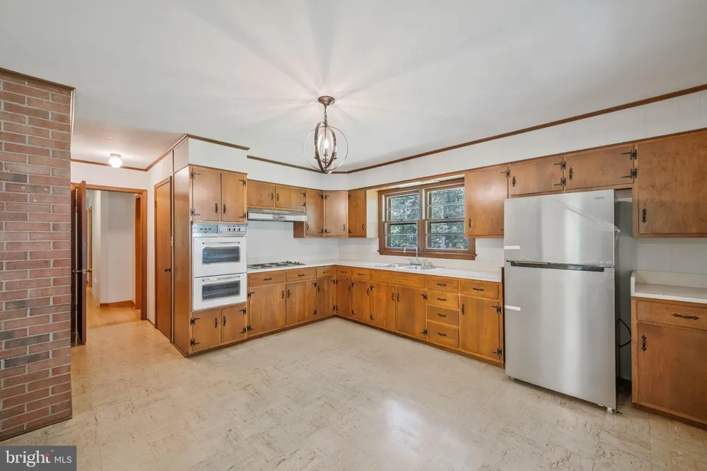 9103 MEETZE ROAD Warrenton, VA 20187