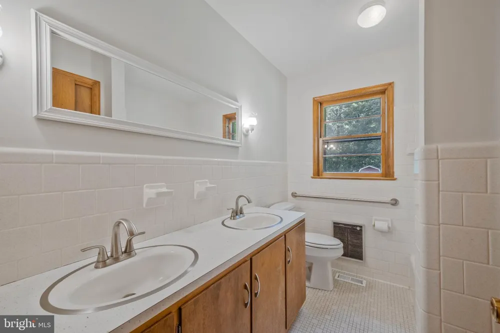 9103 MEETZE ROAD Warrenton, VA 20187