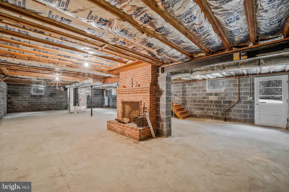 9103 MEETZE ROAD Warrenton, VA 20187