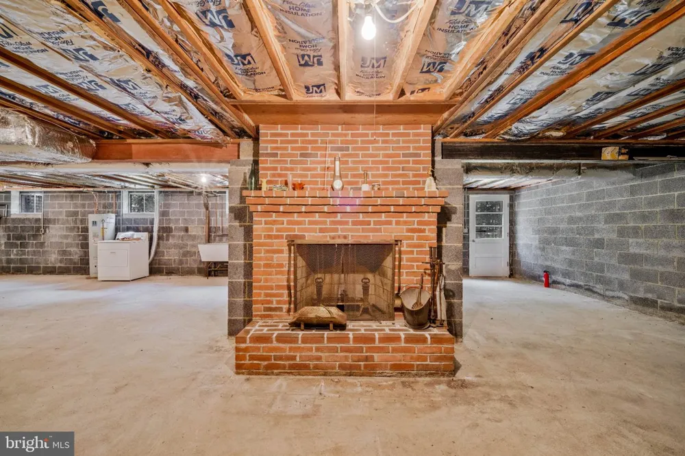 9103 MEETZE ROAD Warrenton, VA 20187