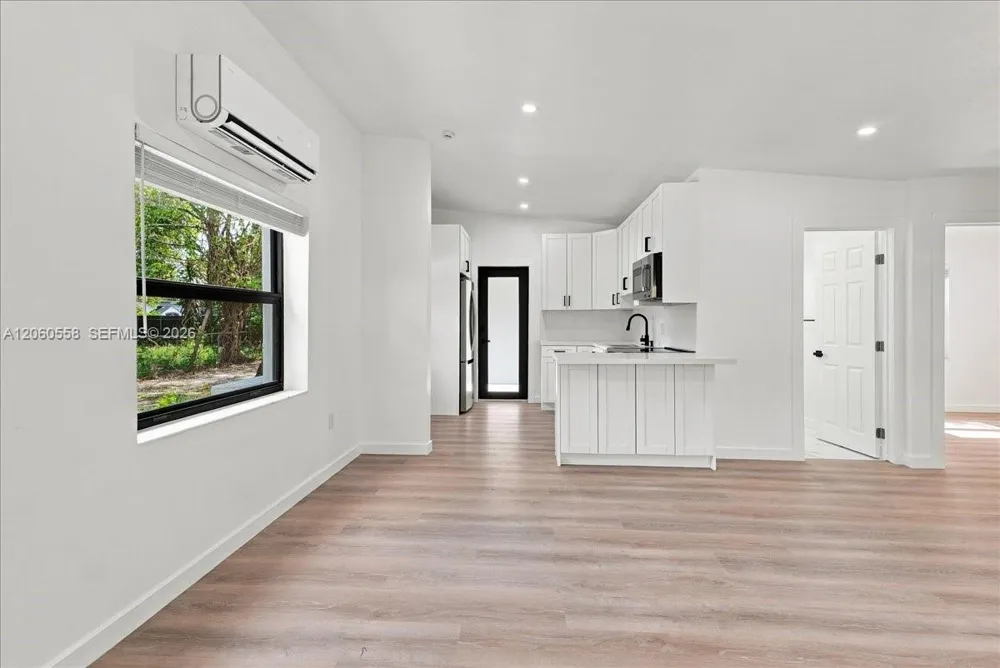 14035 NW 6th Ave North Miami, FL 33168